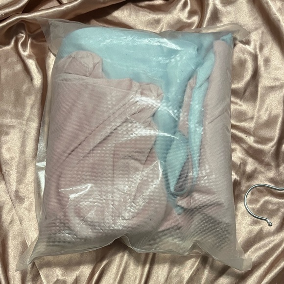 Pastel pink blue and purple 6pcs velvet pillow covers - Picture 3 of 4